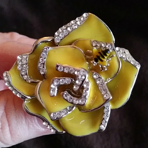 Ring - Picture 2 of 4